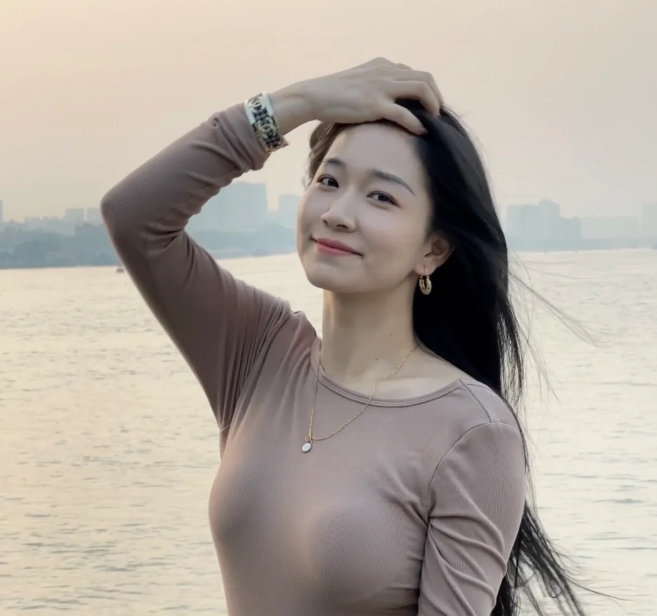 .郑琪拾